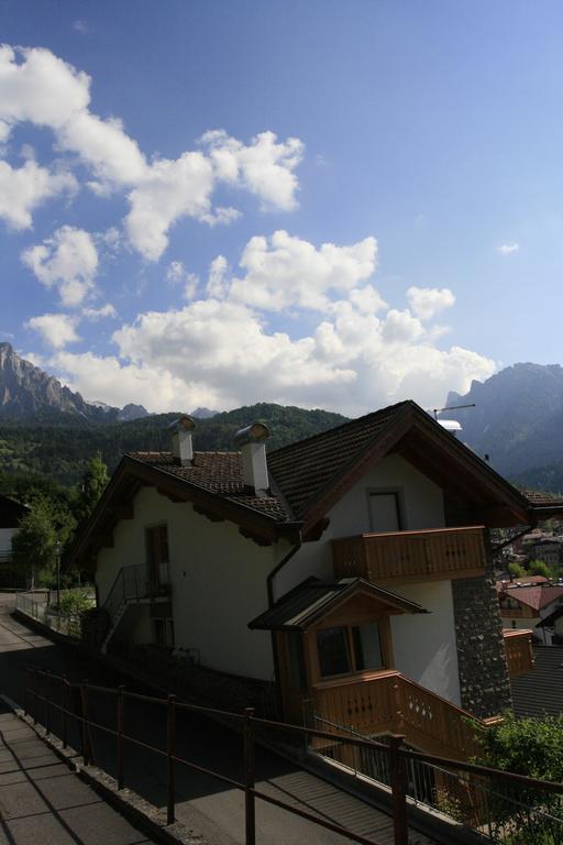 Minavill La Casa Sulle Dolomiti Panzió Fiera di Primiero Kültér fotó